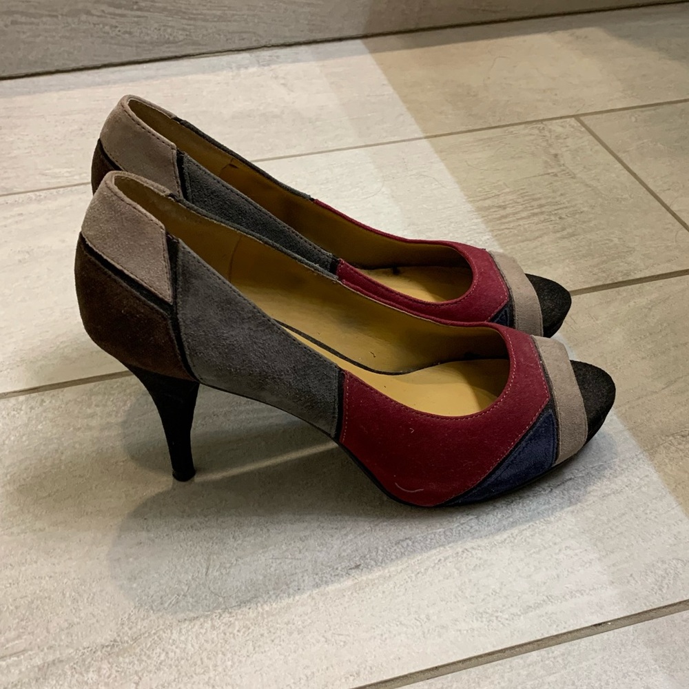 Beautiful pair of Nine West 3 inch heels, multi colour suede leather uppers